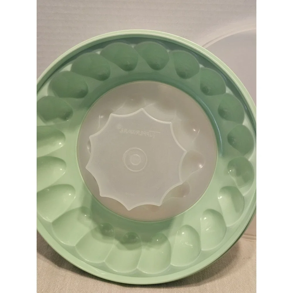 Vintage Tupperware Green Jel-N-Serve Ring Mold